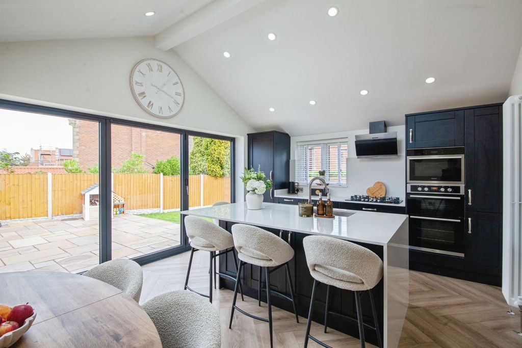 Property photo 3 of 30 Pbox-Img.Jpg