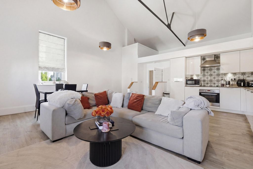 Property photo 2 of 20