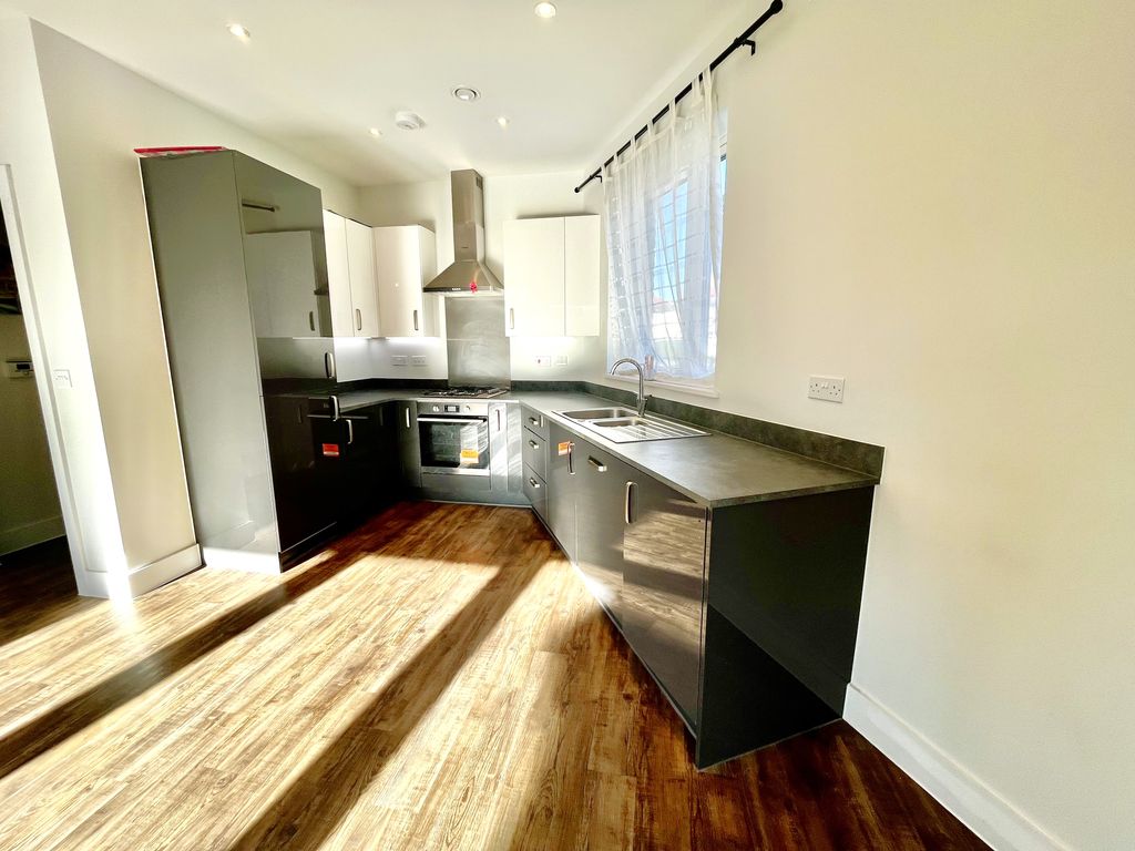 Property photo 1 of 17 Kitchen