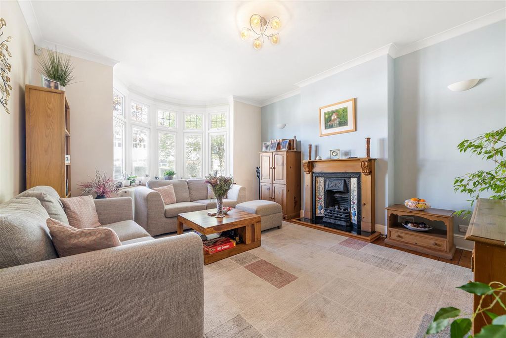 Property photo 1 of 15 Queen Anne Avenue Pic 2.Jpg