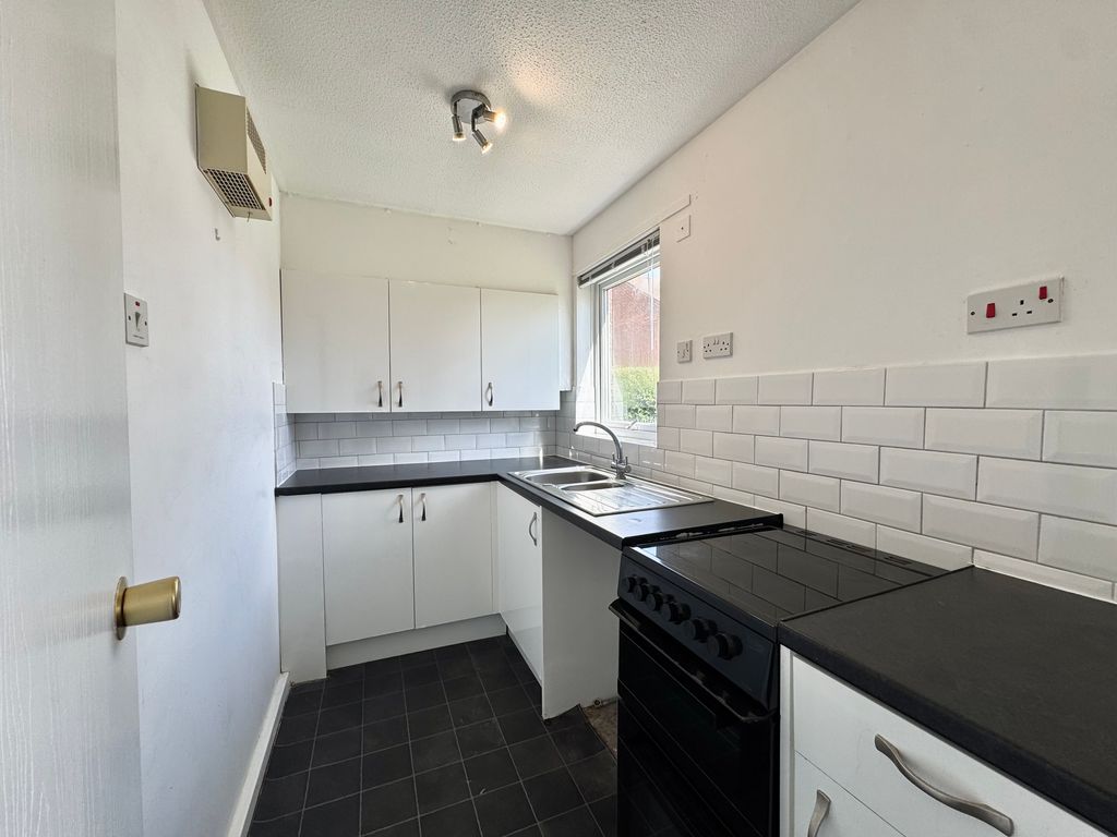 Property photo 3 of 7 Kitchen