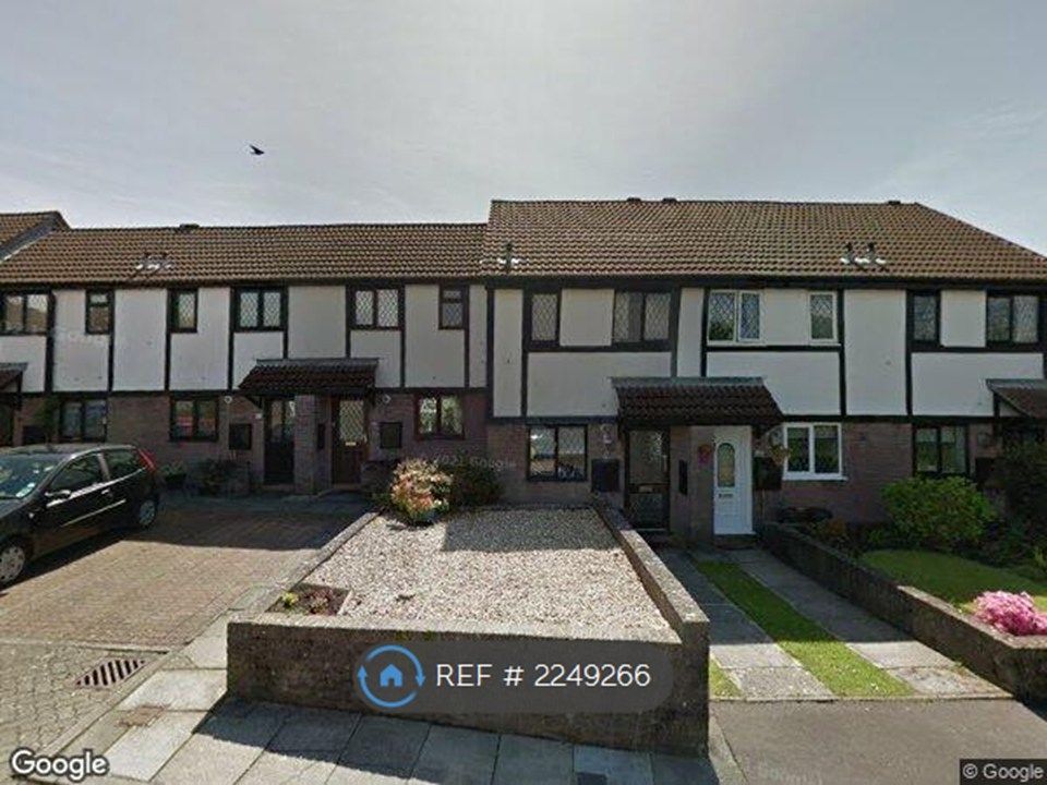 Property photo 3 of 31 Front View Of House & Garden