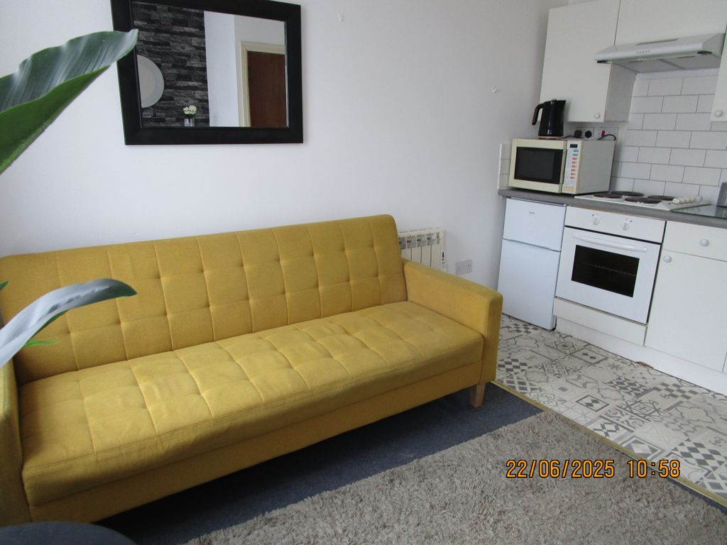 Property photo 3 of 7 Lounge