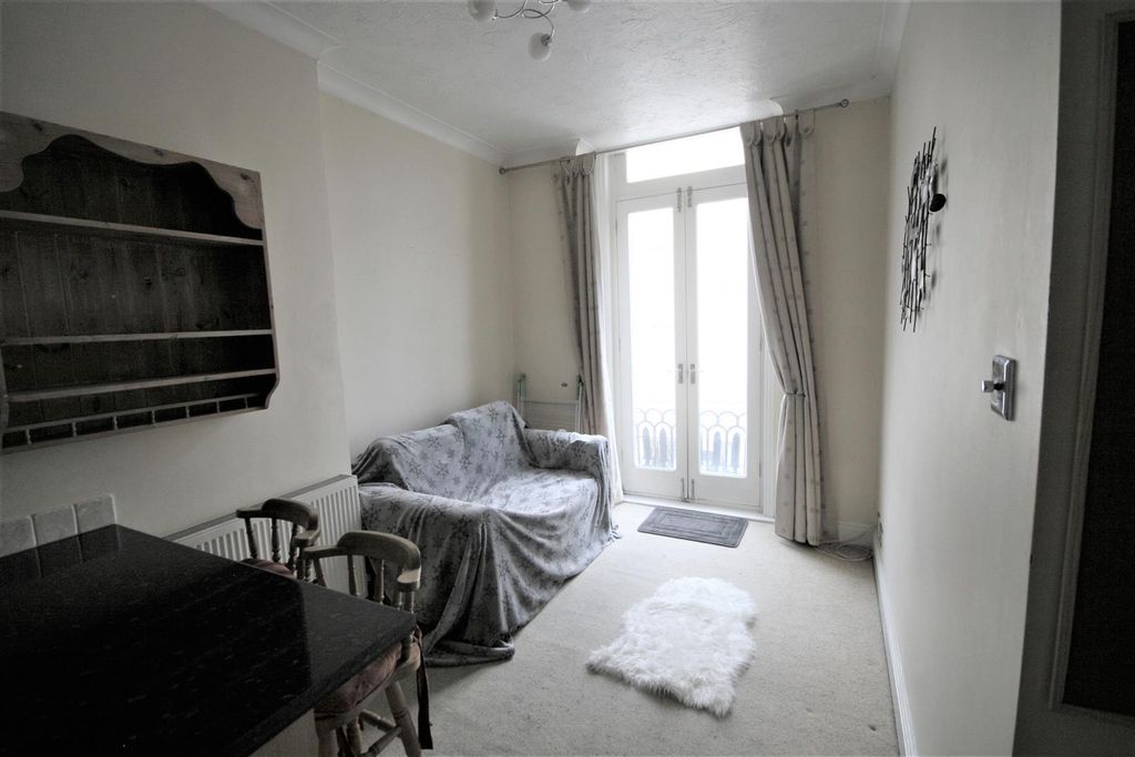 Property photo 3 of 8 Lounge Area.Jpg