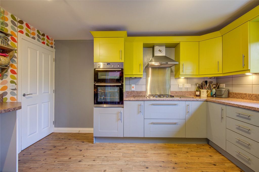 Property photo 2 of 25 Picture No. 04