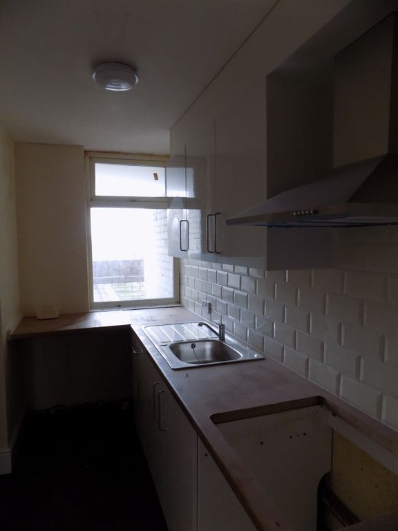 Property photo 2 of 9 Kitchen