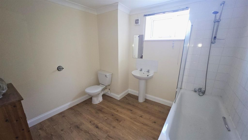 Property photo 3 of 8 Bathroom