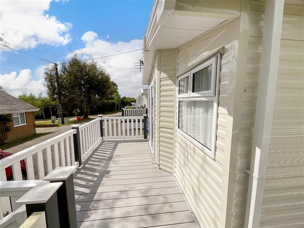 Property photo 2 of 9 Decking