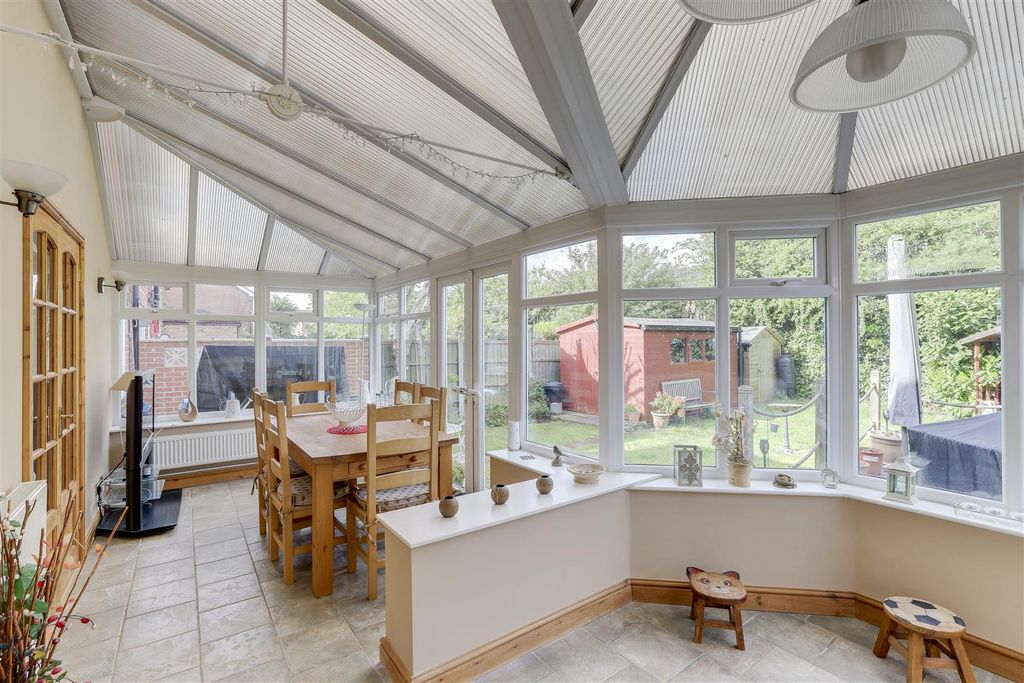 Property photo 3 of 27 Conservatory