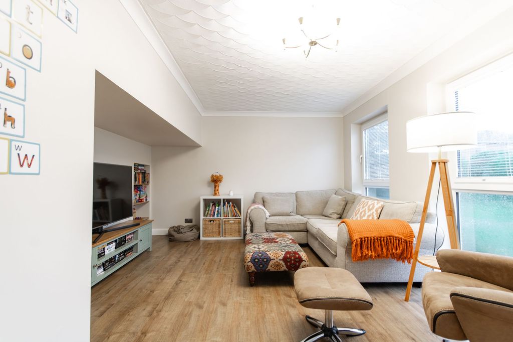 Property photo 3 of 25