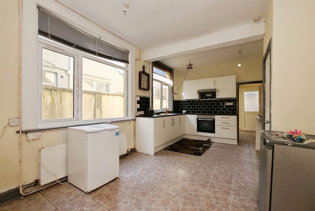 Property photo 2 of 26