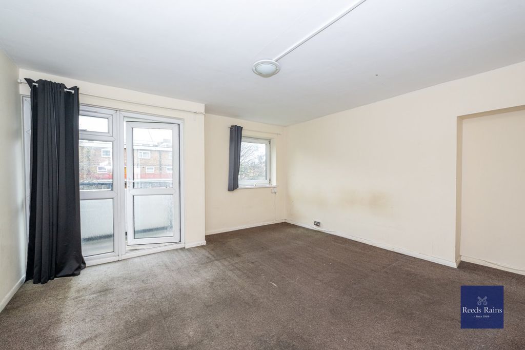 Property photo 3 of 12 Reception