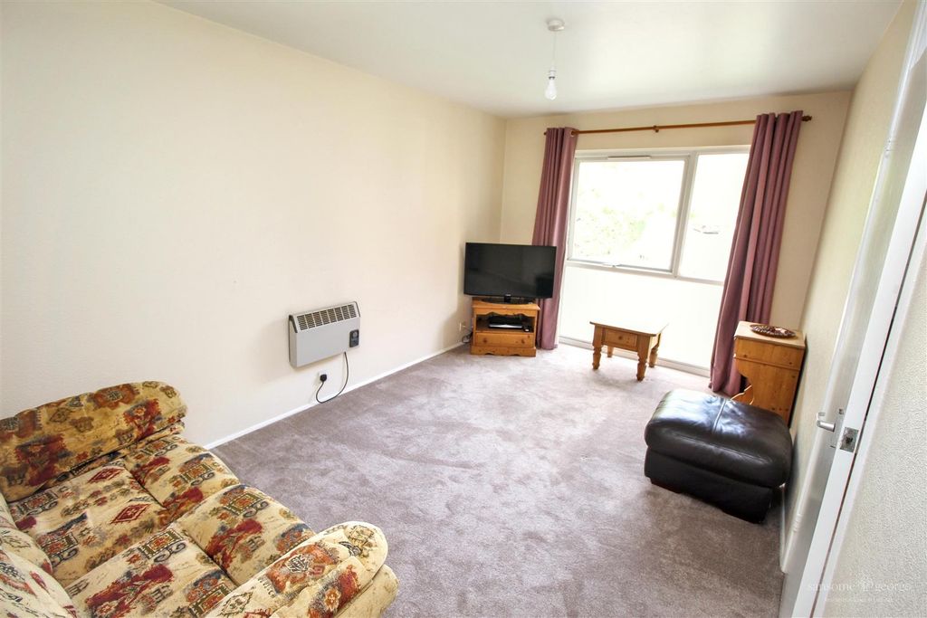 Property photo 2 of 12 Living Room