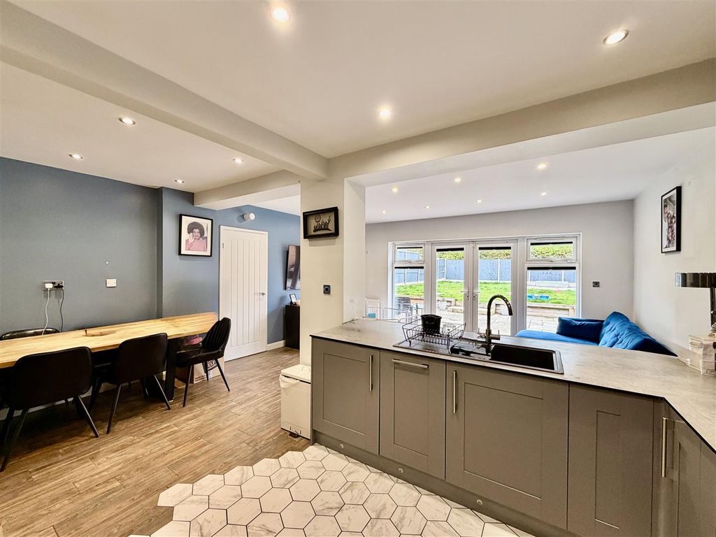 Property photo 2 of 13 2