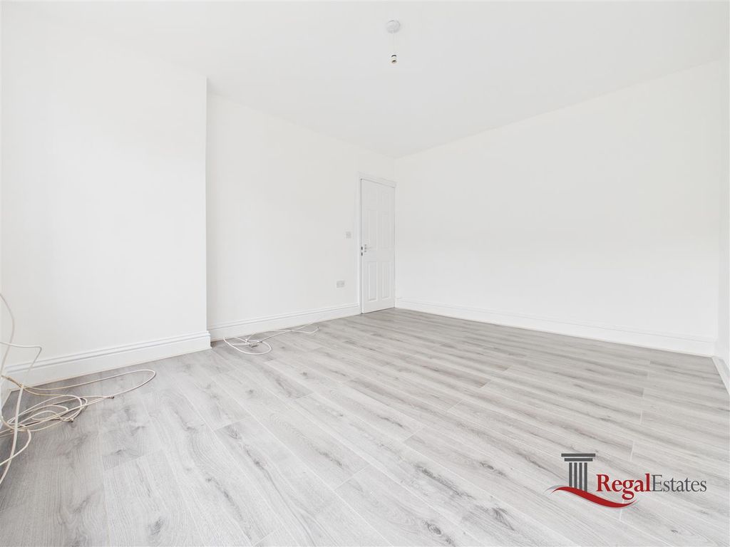 Property photo 2 of 13 Cam02489G0-Pr0274-Still004.Jpg