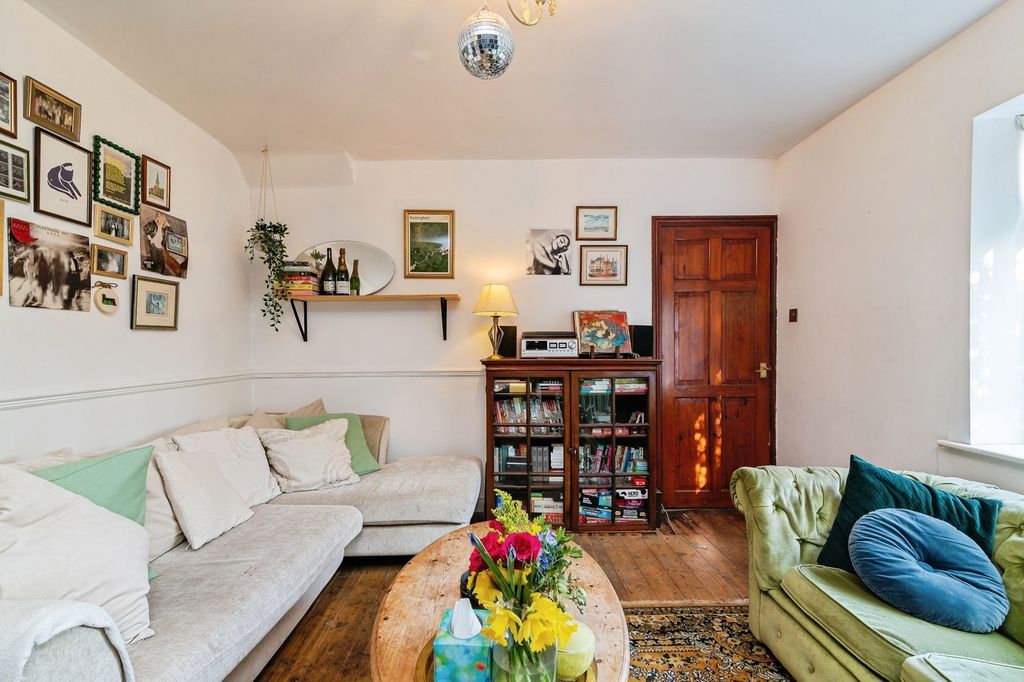 Property photo 3 of 18 Pbox-Img.Jpg