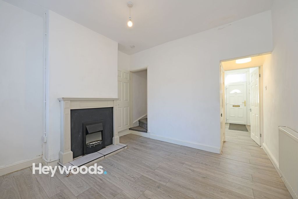 Property photo 3 of 28