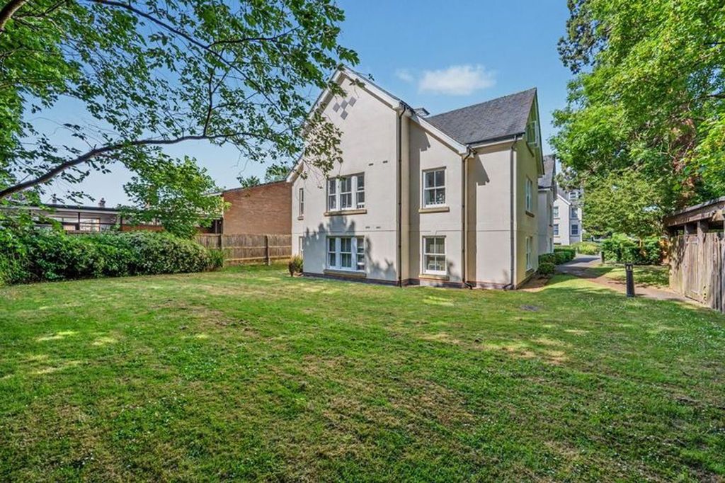 Property photo 2 of 11