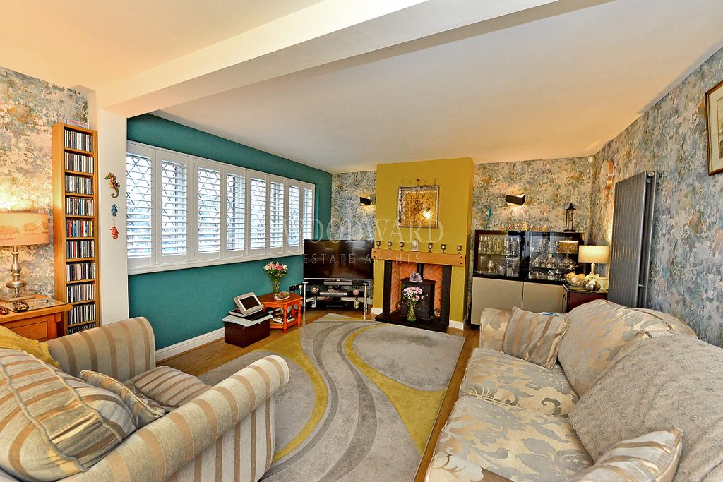 Property photo 3 of 22 Living Room