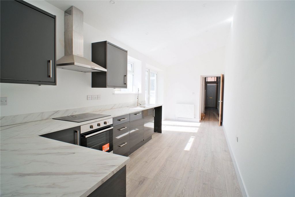 Property photo 1 of 20 Picture No. 06