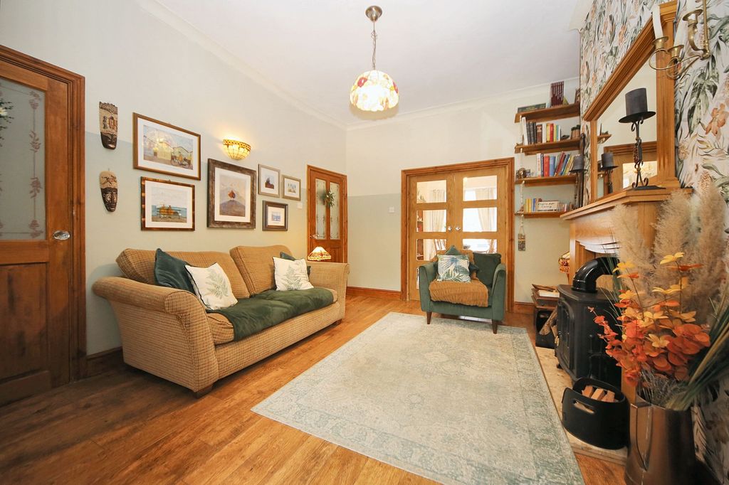 Property photo 3 of 38