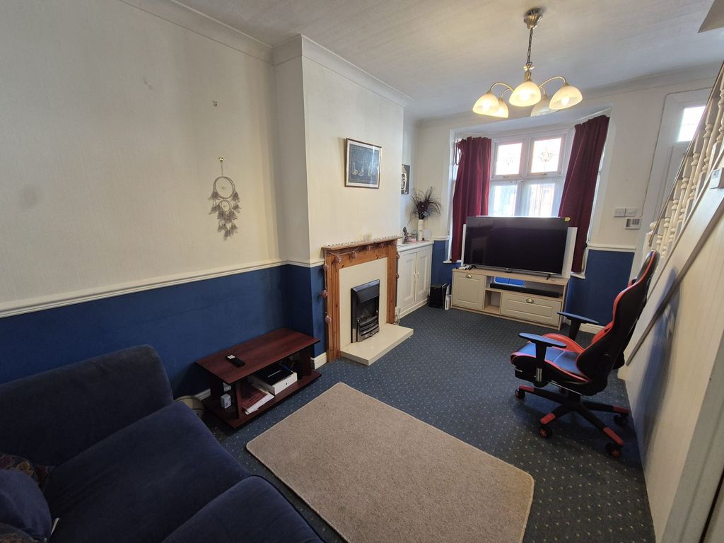 Property photo 2 of 8 Lounge