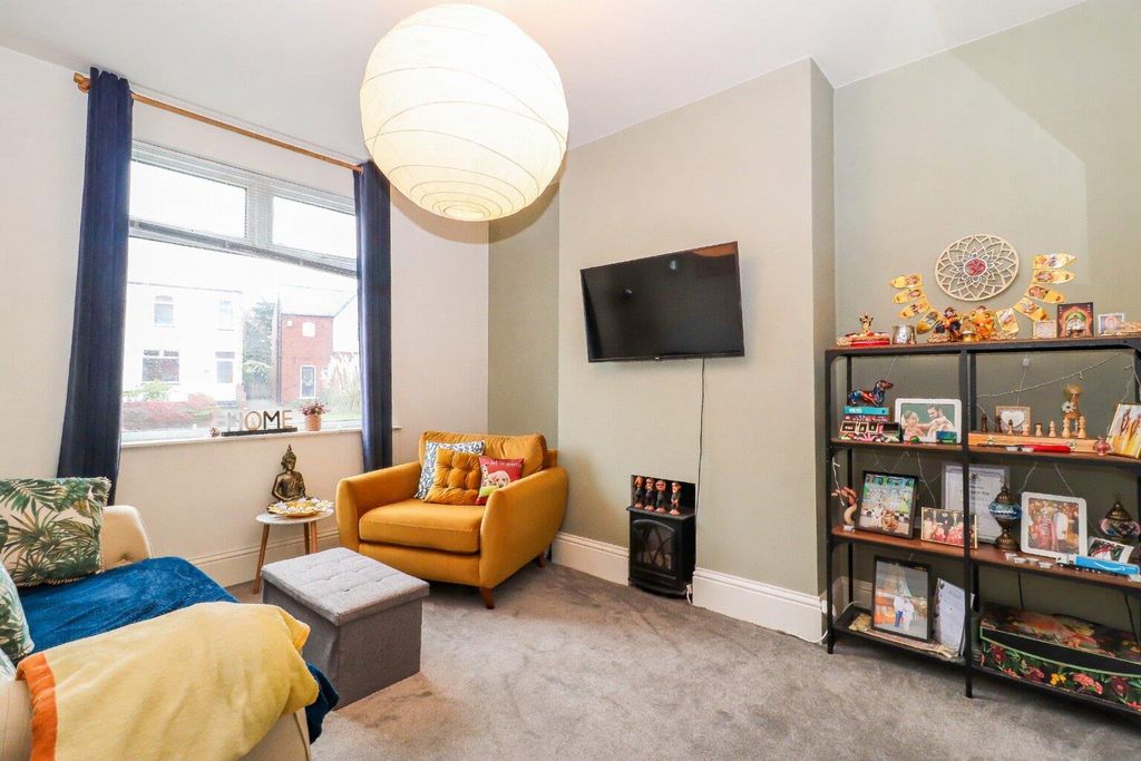 Property photo 3 of 7 Living Room