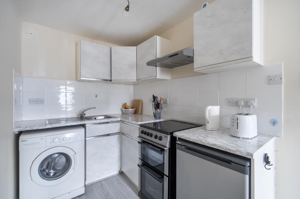 Property photo 3 of 8 Kitchen