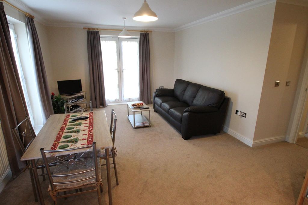 Property photo 3 of 6 Living Room