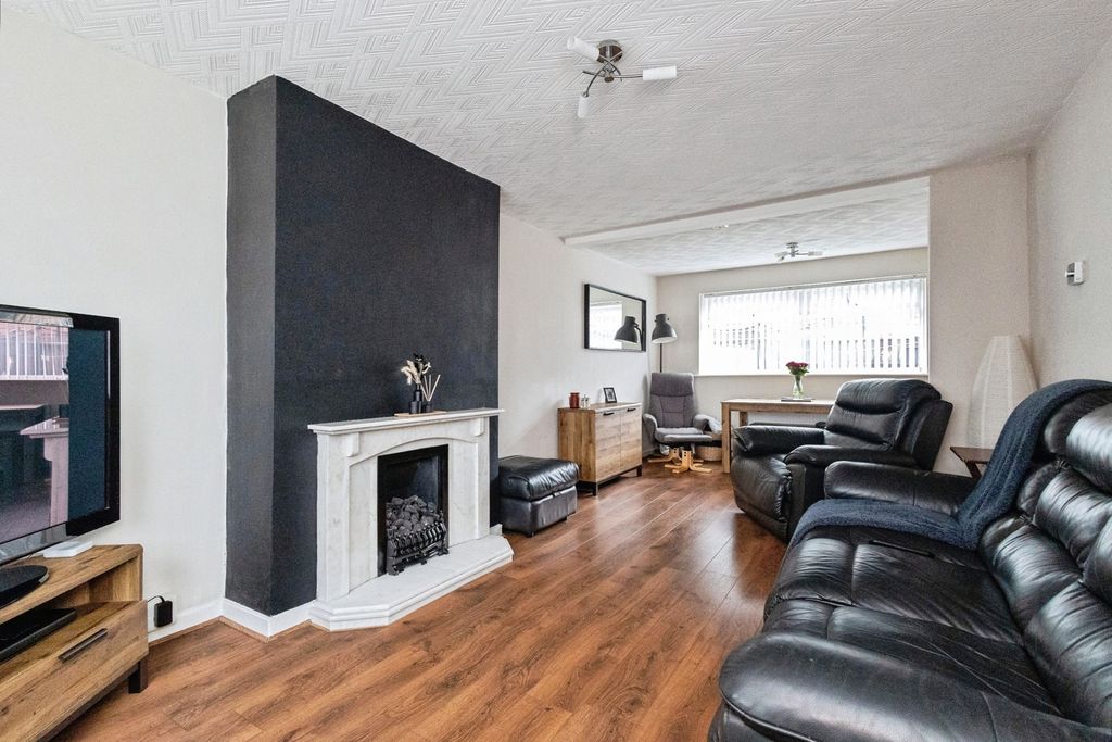 Property photo 2 of 17 Photo