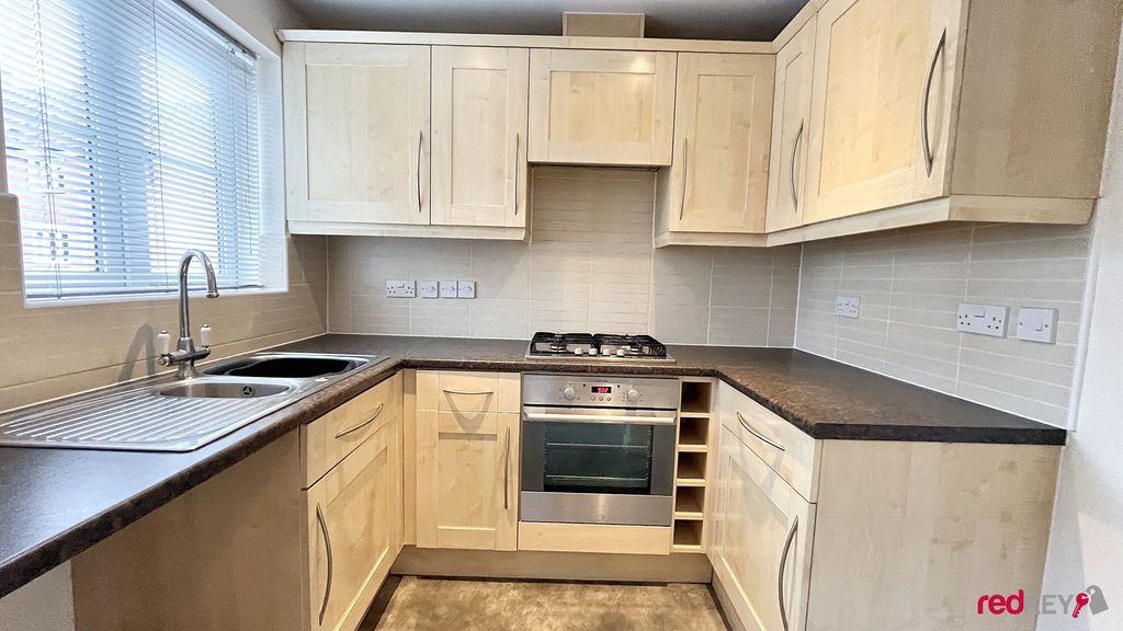 Property photo 3 of 10 Kitchen