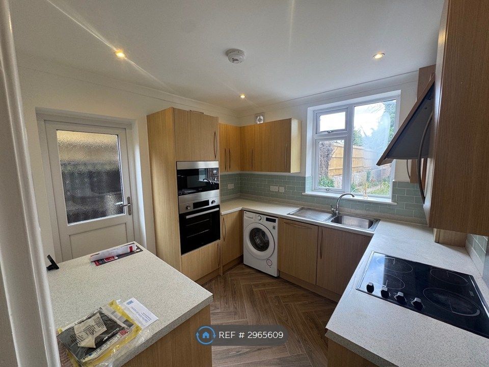 Property photo 3 of 18 Kitchen