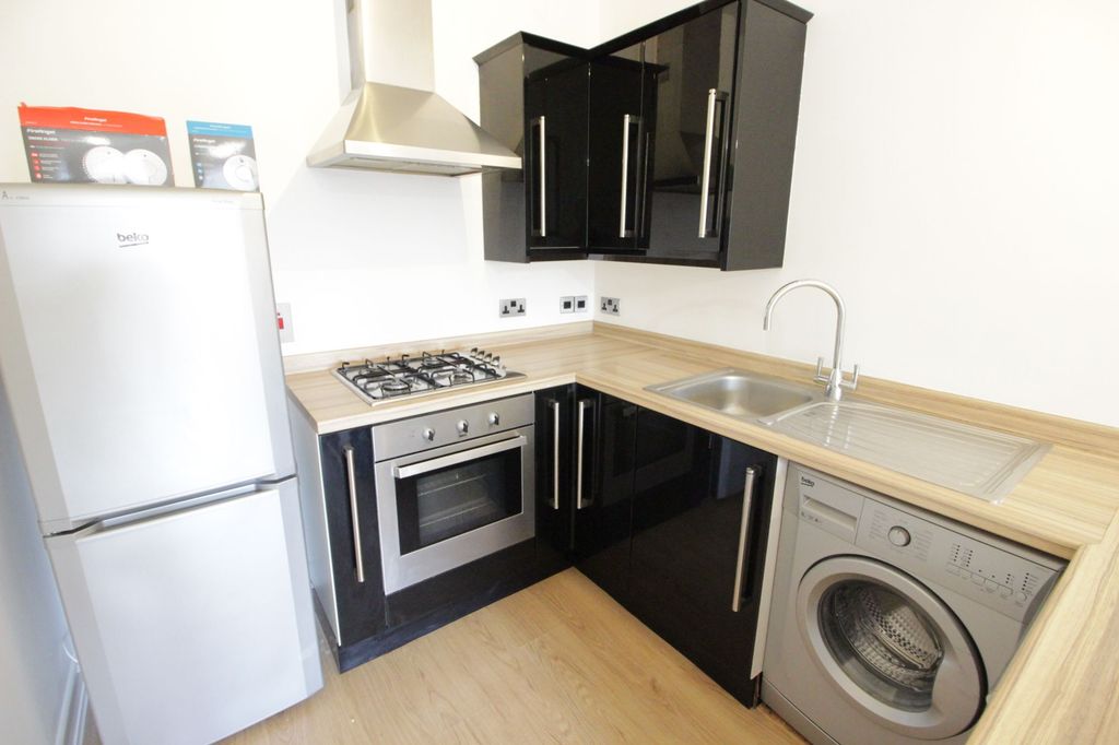 Property photo 2 of 6 Kitchen