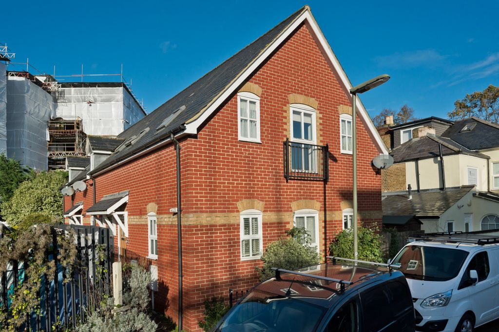 Property photo 1 of 8 2022 Front