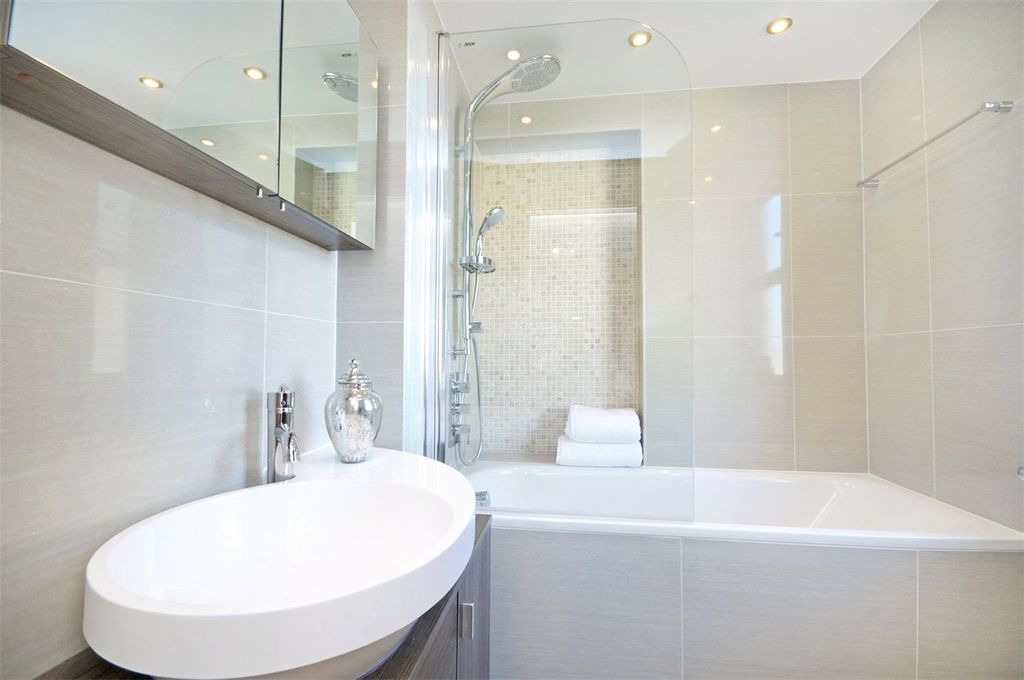 Property photo 3 of 12 Bathroom 1