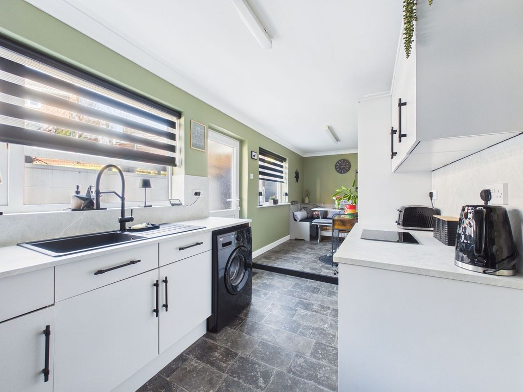 Property photo 3 of 20 Dining Kitchen