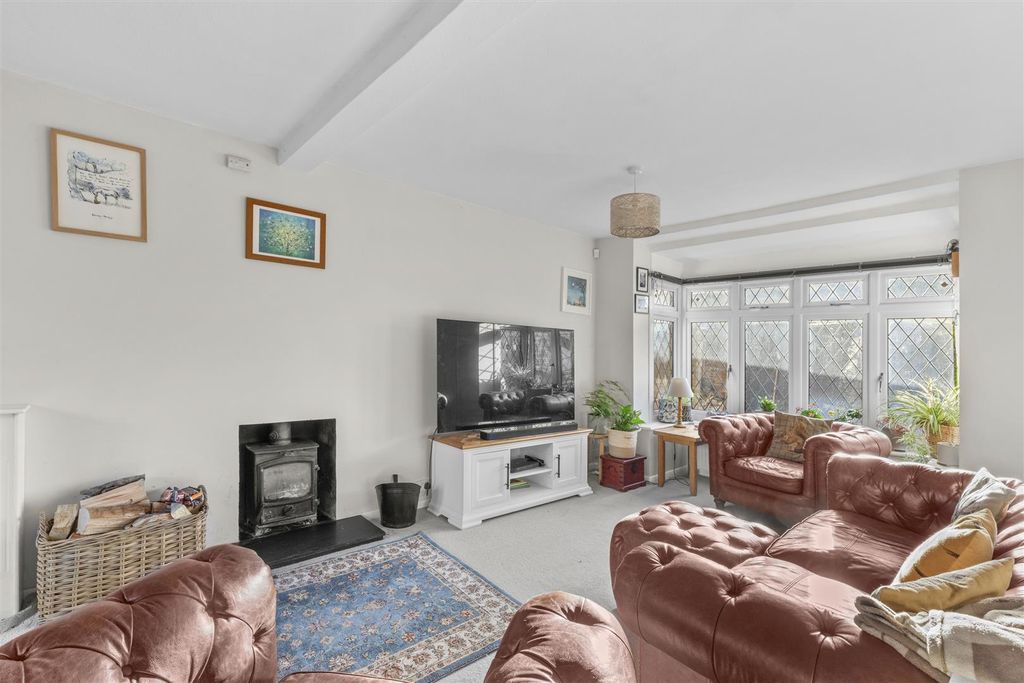 Property photo 3 of 14 5 Copners Drive, Hp14 6Sg-6.Jpg