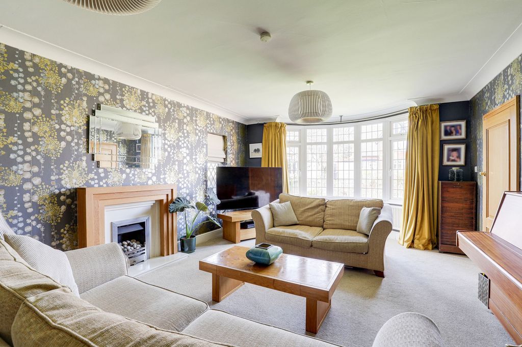 Property photo 2 of 39