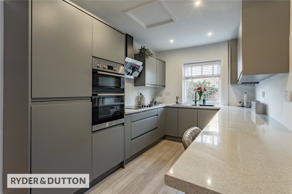 Property photo 2 of 19 Kitchen