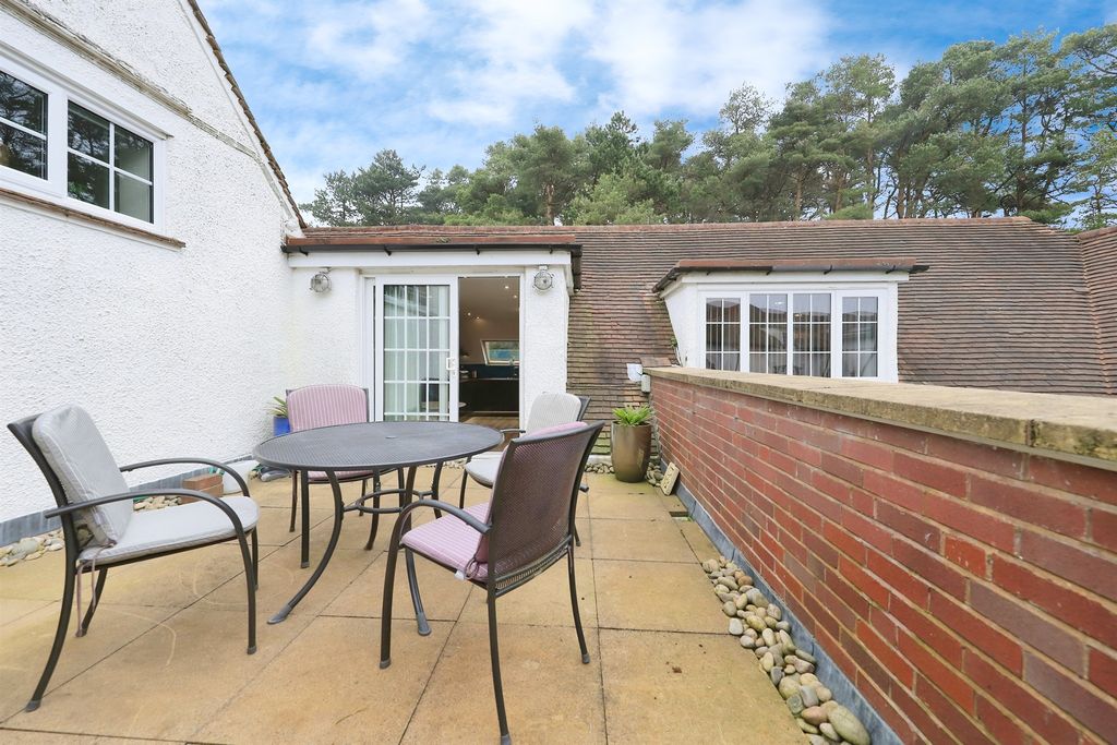 Property photo 2 of 18