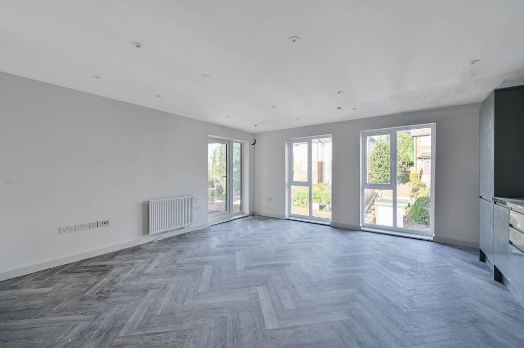 Property photo 2 of 3