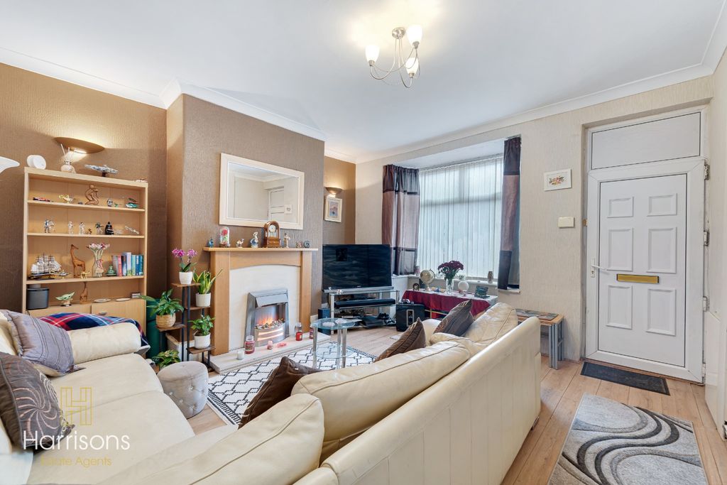 Property photo 2 of 16 5211543