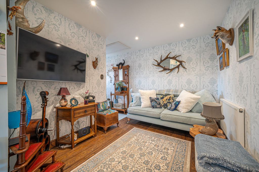 Property photo 2 of 43