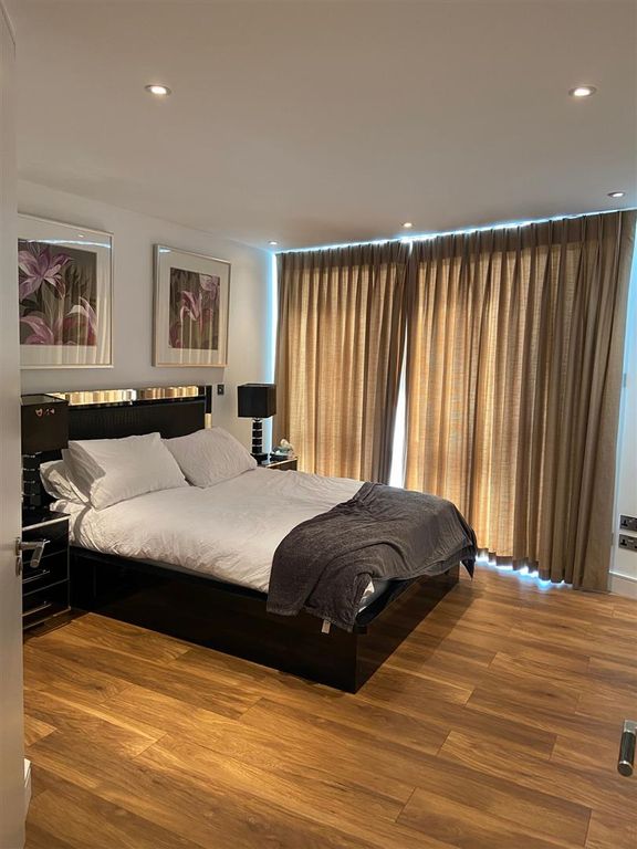 Property photo 3 of 8 Master Bedroom