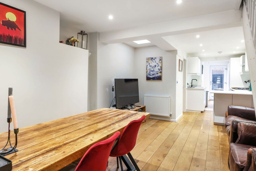 Property photo 3 of 12