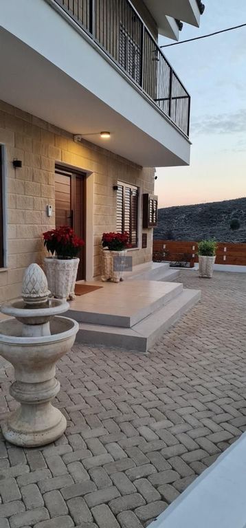 Property photo 3 of 24