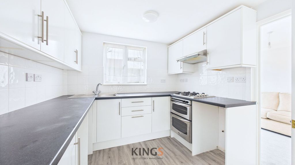 Property photo 2 of 18 Kitchen