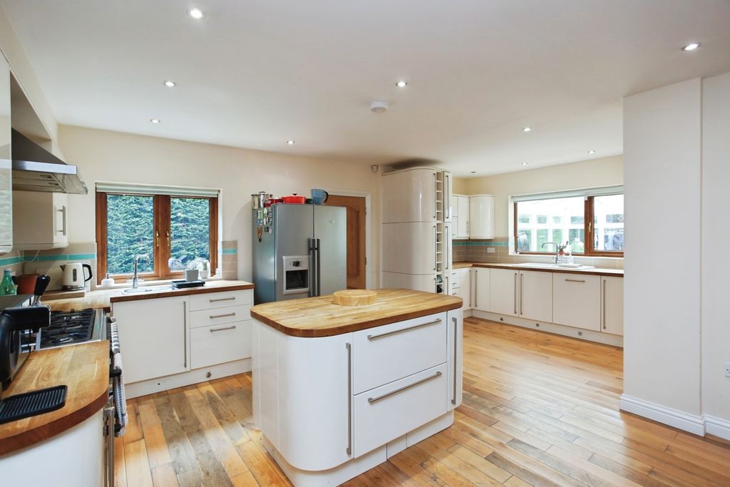 Property photo 2 of 19 Pbox-Img.Jpg