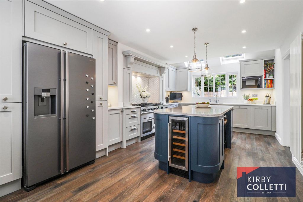 Property photo 2 of 40 Impressive Kitchen/Dining Room