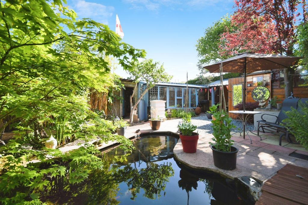 Property photo 2 of 31